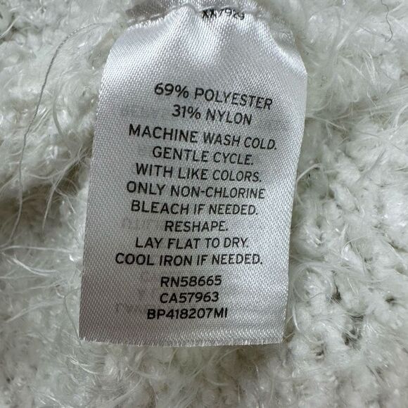 BP. Cream deep v-neck sweater fuzzy soft sweater size L - Picture 6 of 9